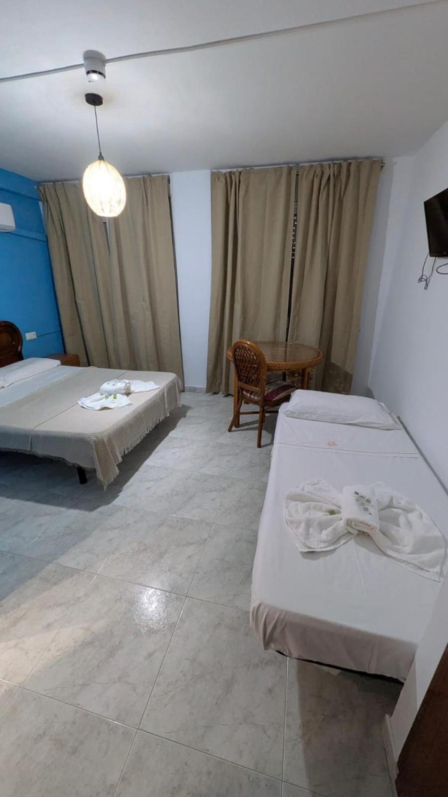 Hostal Europa Таррагона Экстерьер фото